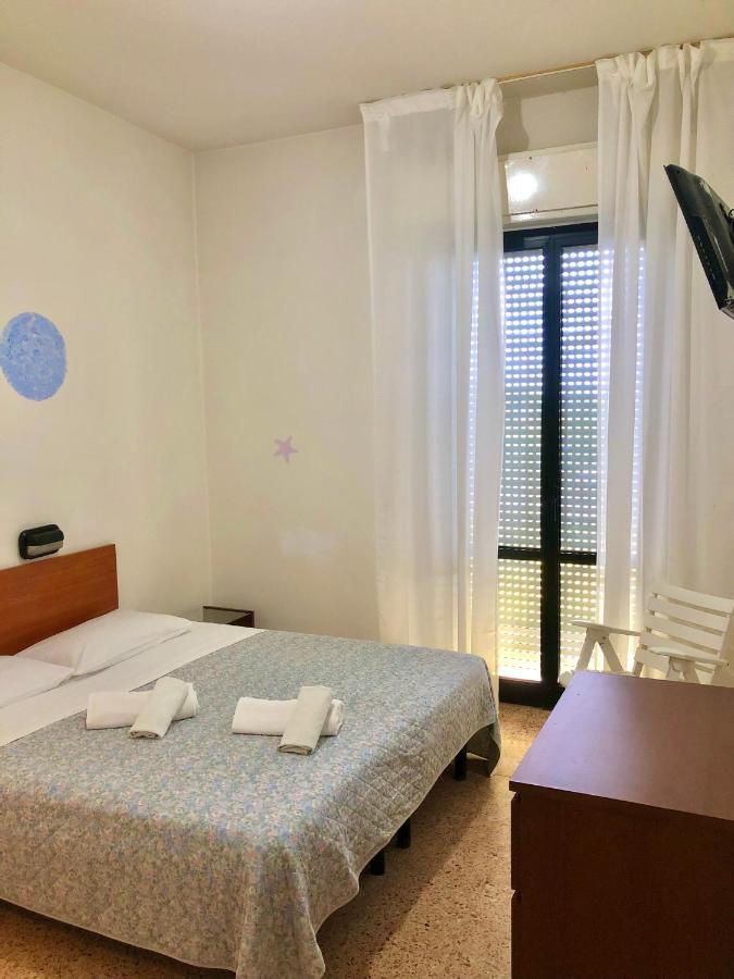 Hotel Criss Rimini Exterior foto